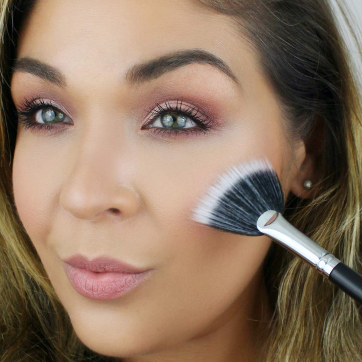 Beauty Junkees 1 Pc Duo Fiber Fan Highlighter, Black: Pro Highlighter Fan Makeup Brush â€“ Highlight Define Your Best Features With Perfect Placement Of Highlighting Powder And Cream Make Up, Sof