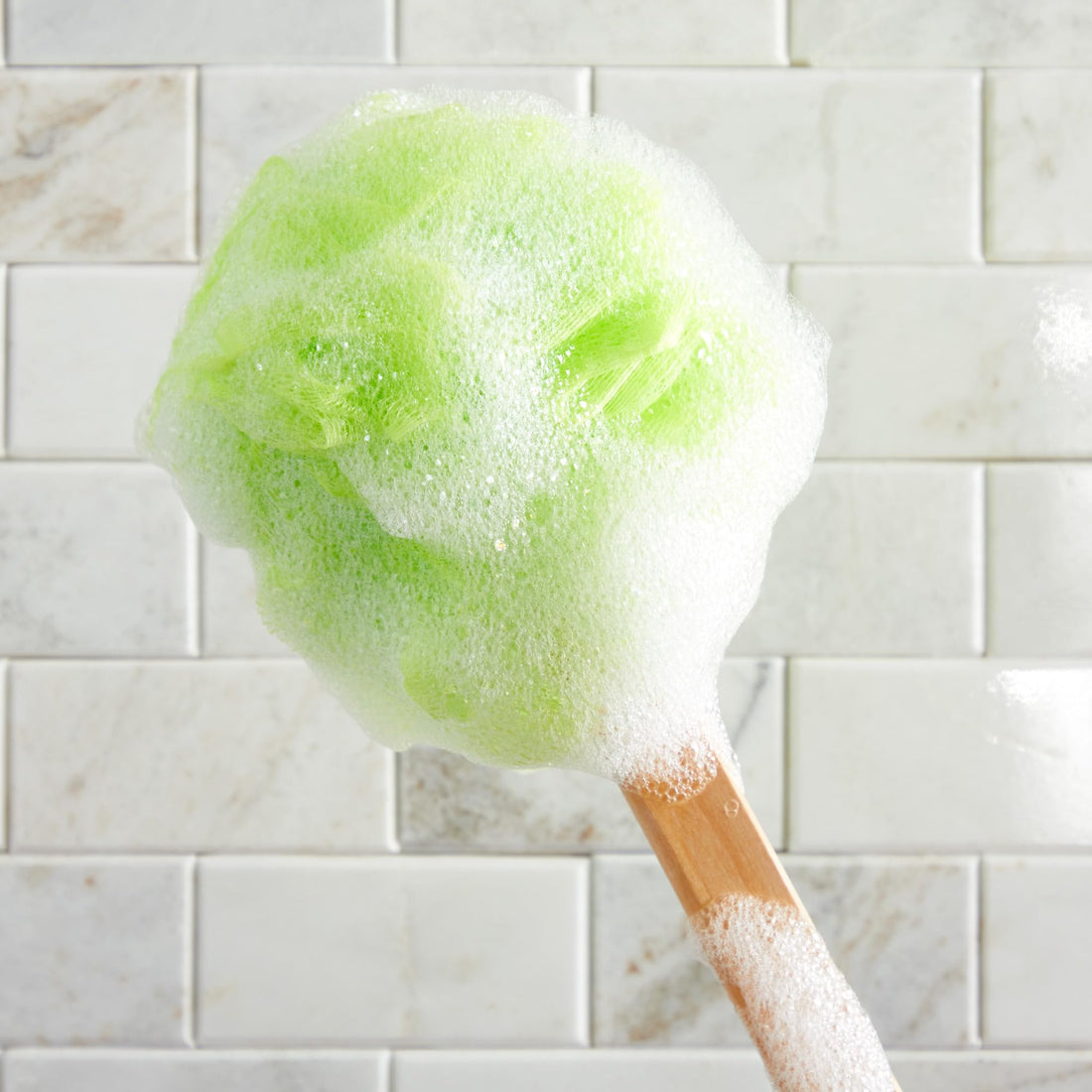 Juvale Bath Shower Body Wash Puff with Long Handle (4 Pack) 4 Colors