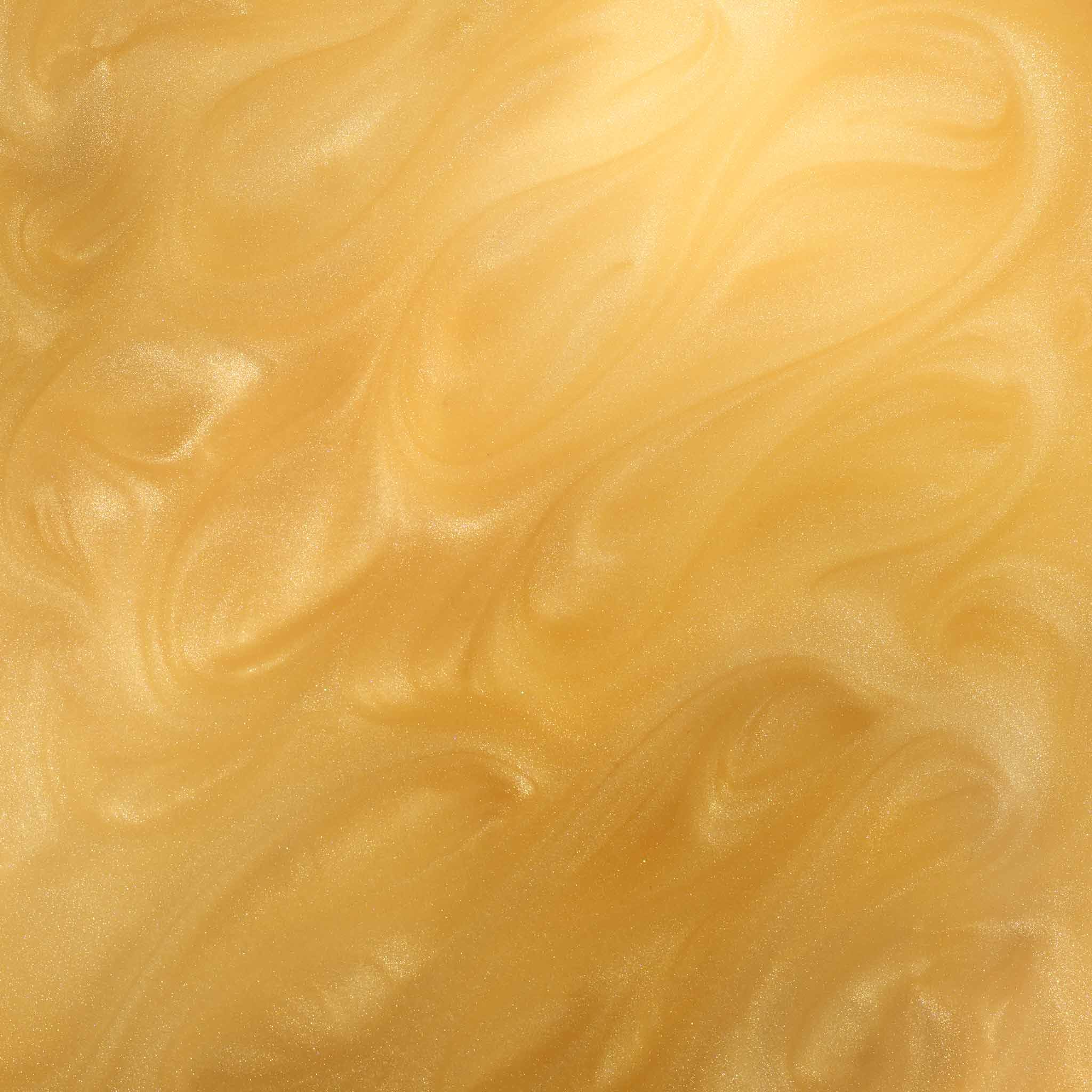 M-61 Perfect Shimmer Body Oil - Radiance-inducing shimmer body oil creates a multidimensional glow and helps restore moisture