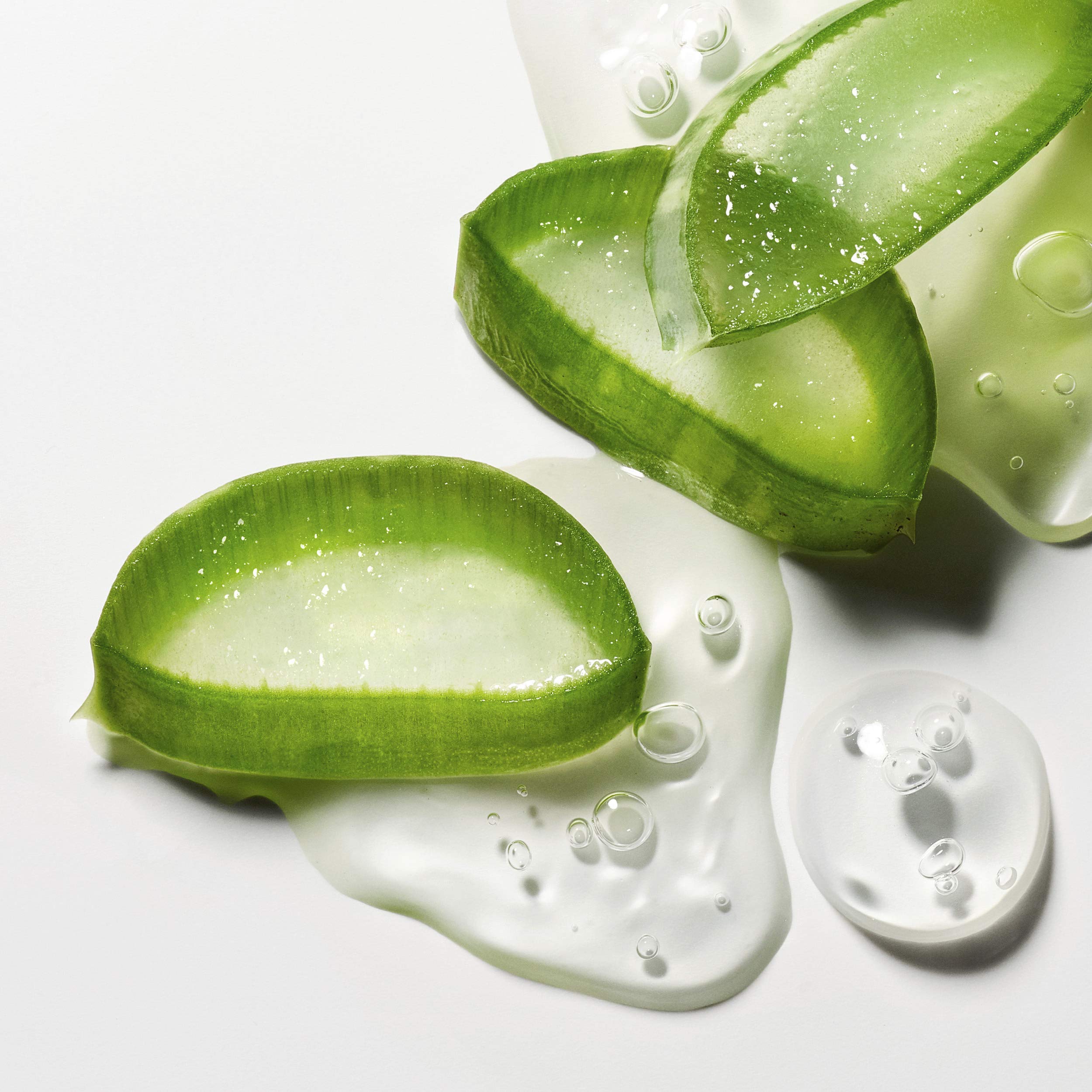 Makeup Remover Wipes by Olay Daily Facials Gentle Clean 5-in-1 Water Activated Cleansing Cloths, 33 count Packaging may Vary