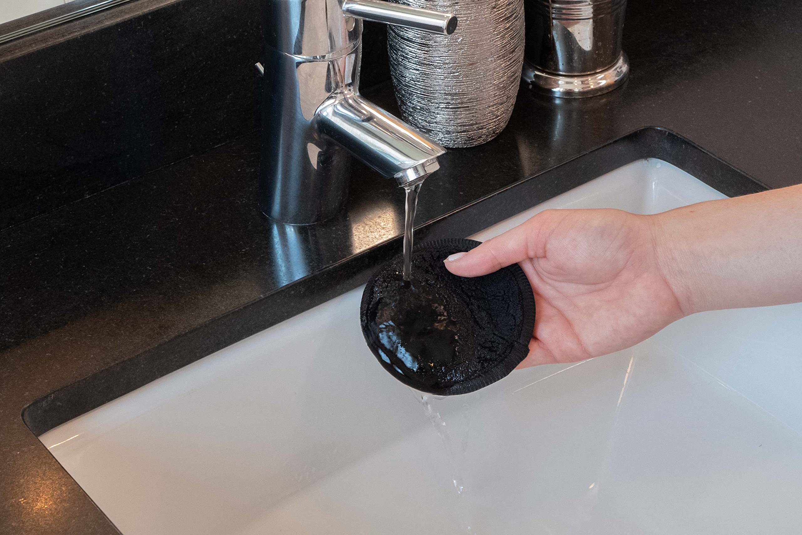 S&T INC. Always Off Reusable Microfiber Makeup Removing Pads with Mesh Laundry Bag, 4 Inch Diameter, 5 Pack, Black