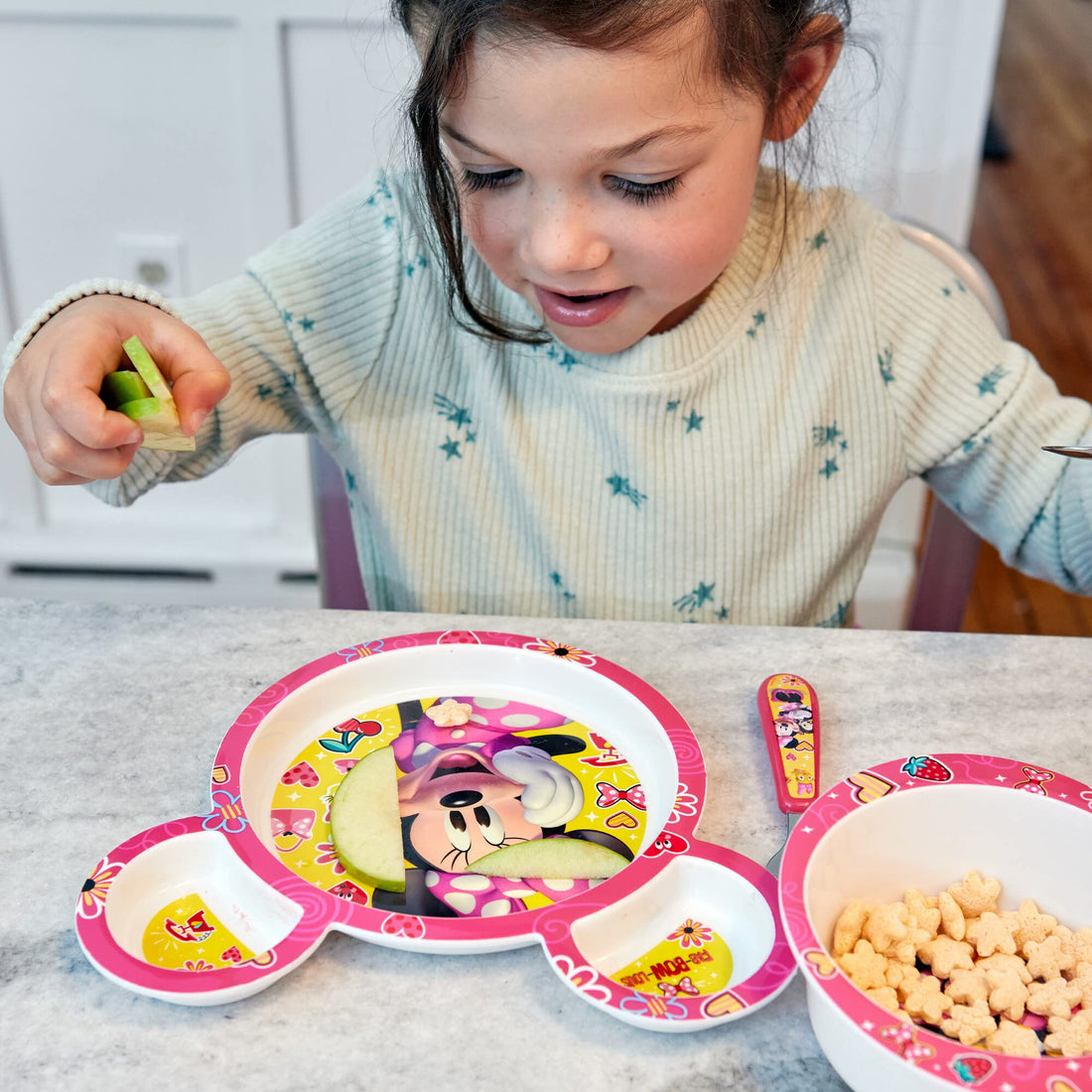 The First Years Disney Minnie Mouse Dinnerware Set - Toddler Plates and Toddler Utensils- 4 Piece Set