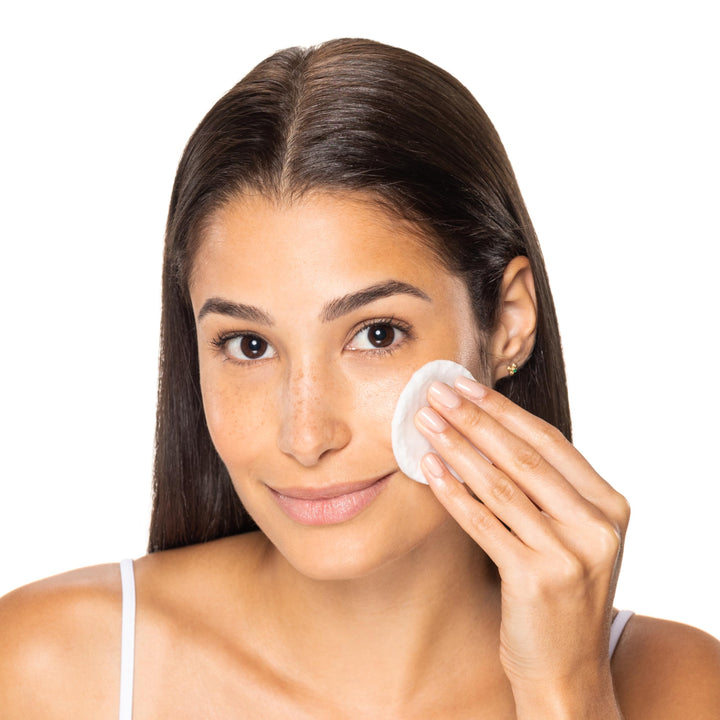 Neutrogena Skin Perfecting Daily Liquid Facial Exfoliant with 7% AHA/PHA Blend + HA to Smooth, Exfoliate & Replenish Dry Skin, Leave-On Face Exfoliator, Oil- & Fragrance-Free, 4 fl. oz