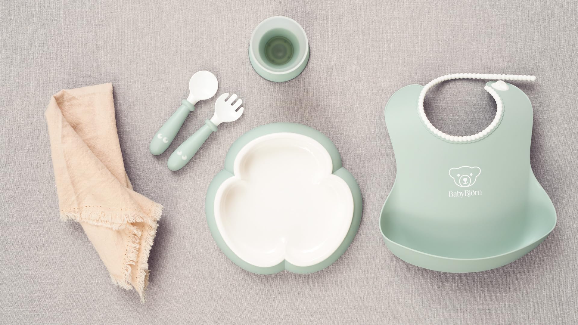 BabyBjörn Baby Dinner Set, 5 pcs, Powder green Includes Baby Plate, Baby Fork, Baby Spoon, and Baby Cup Dishwasher Safe Toddler feeding set for self-feeding or baby-led weaning