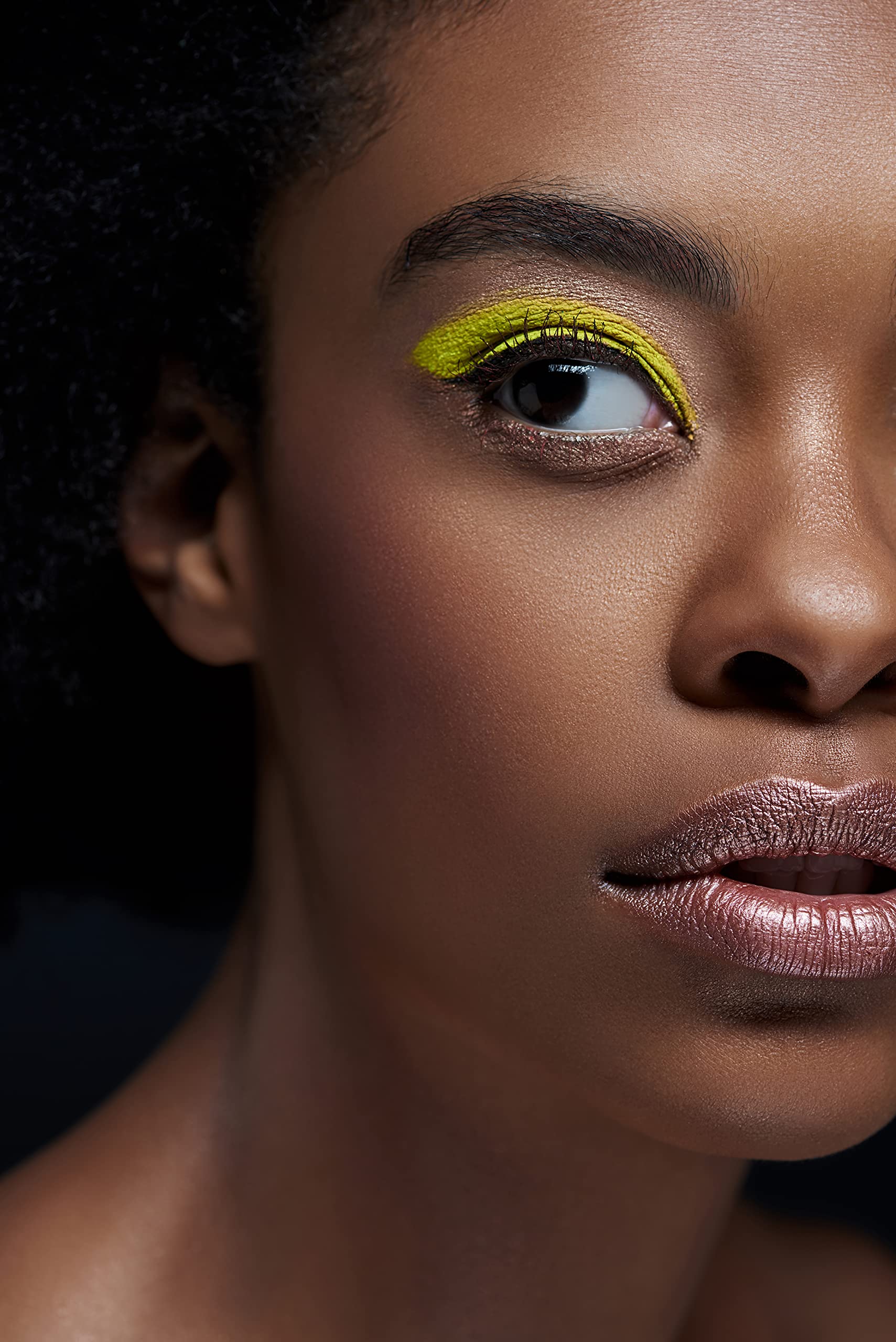 YANY Beauty - Minah Collection 15-Shades Eye Shadow Palette with Mirror