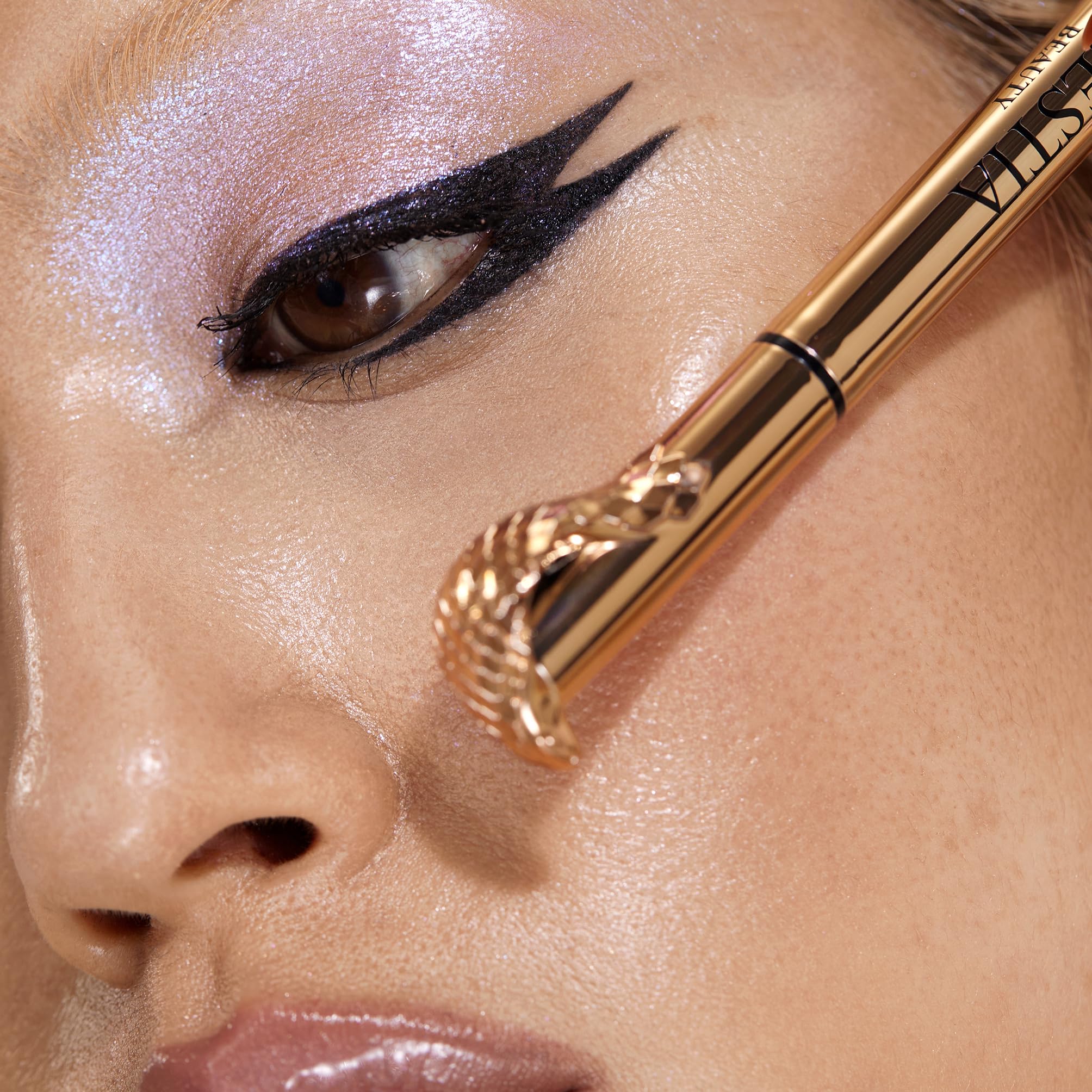 SELESTIA BEAUTY Black Liquid Eyeliner Pencil Queen Cobra – Long-Lasting & Waterproof – Quick-Drying, No Flaking – Thin Applicator & Intense Color – 0.016 fl.oz