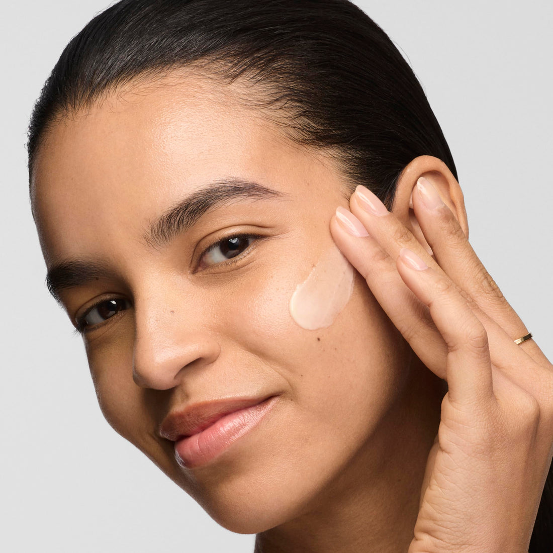 Estée Lauder Revitalizing Supreme+ Bright Radiance Power Soft Cream | Face Moisturizer with Vitamin C | Targets Dark Spots & Dullness, 1.7 Ounce