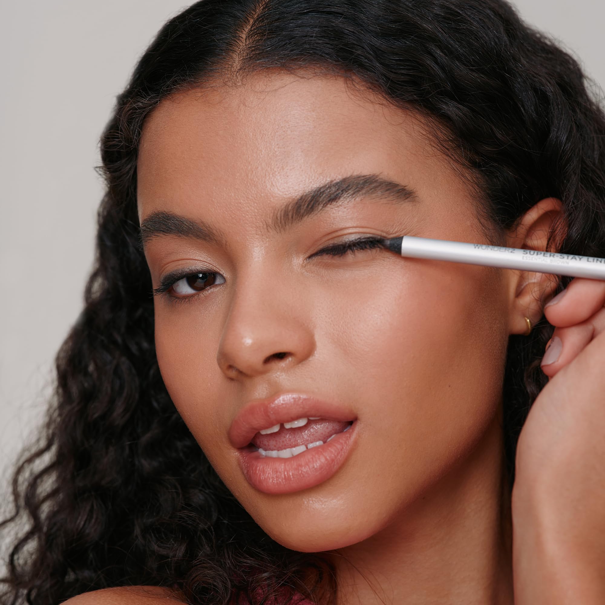 WUNDER2 SUPER-STAY LINER Long-Lasting & Waterproof Colored Eyeliner, Essential Black