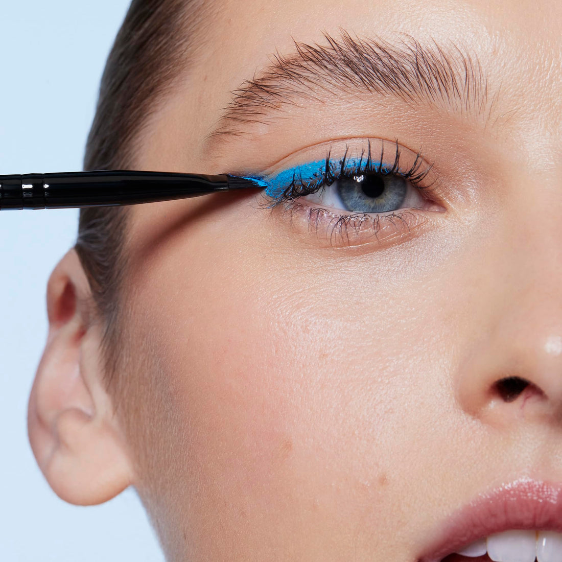 e.l.f. Wing It Liner Brush, Curved Eyeliner Brush For Creating a Precise Winged Look, Made With Synthetic Bristles, Vegan & Cruelty-Free