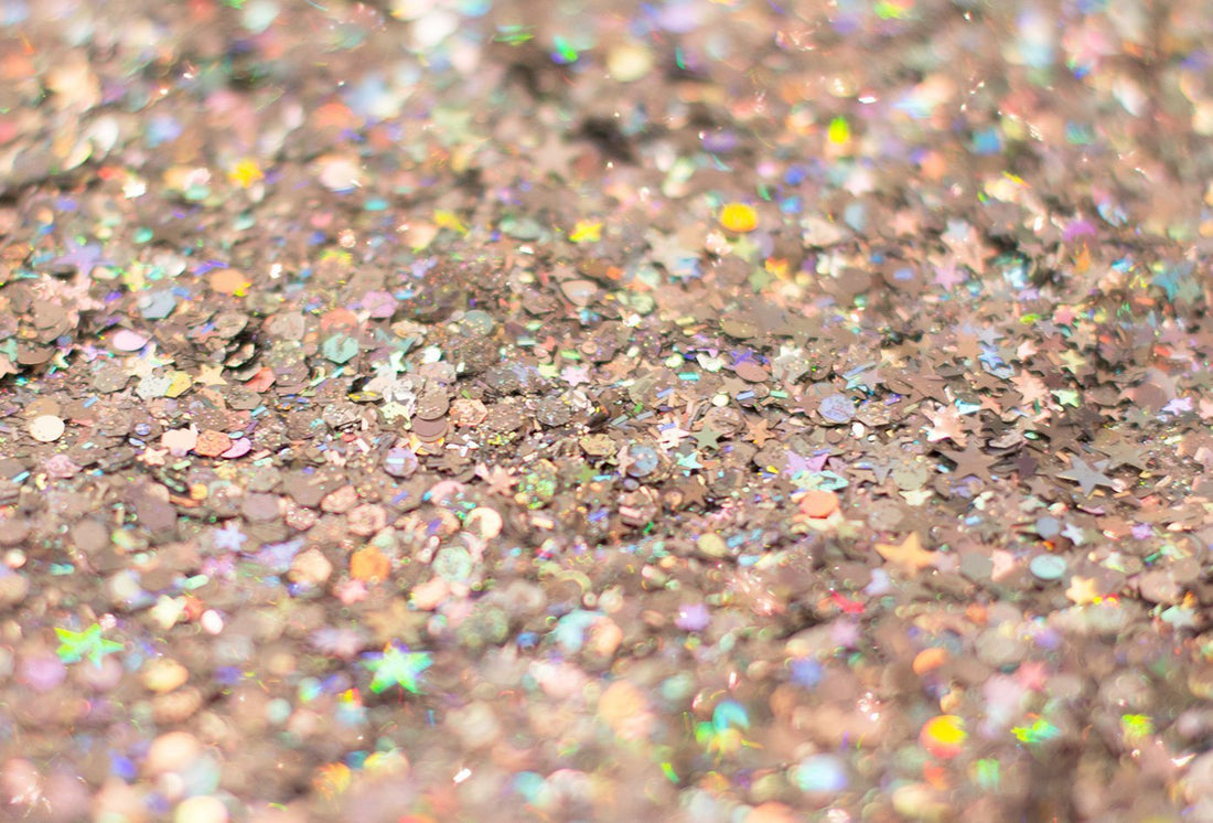 KARIZMA Holographic Silver Body Glitter. 30g Chunky Face Glitter, Hair Glitter, Eye Glitter and Body Glitter for Women. Rave Glitter, Festival Accessories, Cosmetic Glitter Makeup. Loose Glitter Set