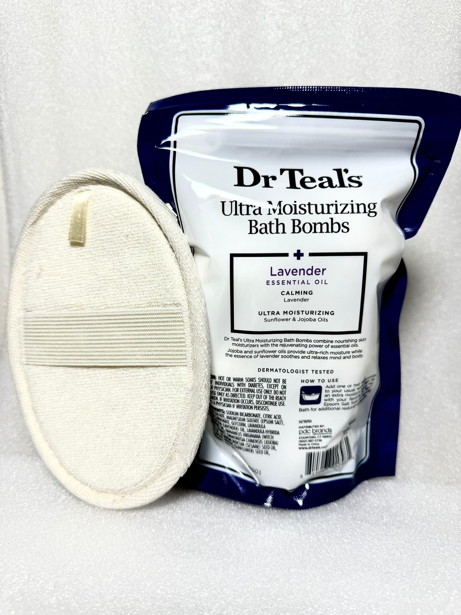 Dr.Teal's 5 Ultra Hydrating Bubble Bath Bombs in Soothing Lavender with Essential Oils for Women and Men, 1 Exfoliating Pad