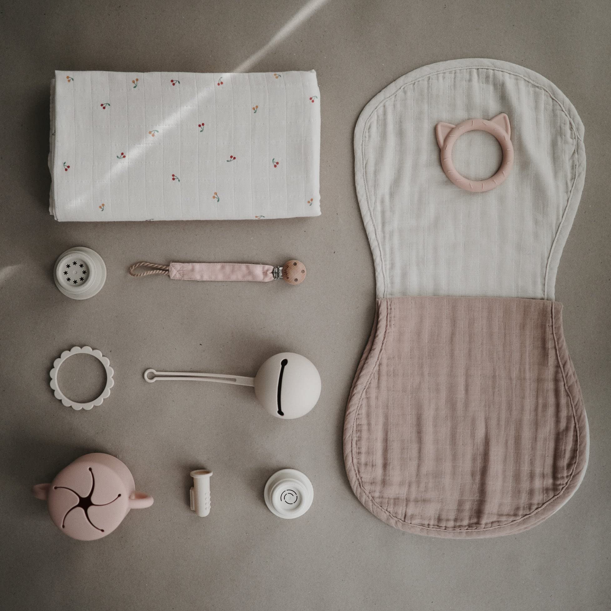 mushie Muslin Baby Burp Cloths | 100% Organic Cotton, Set of 2 (Blush/Fog)