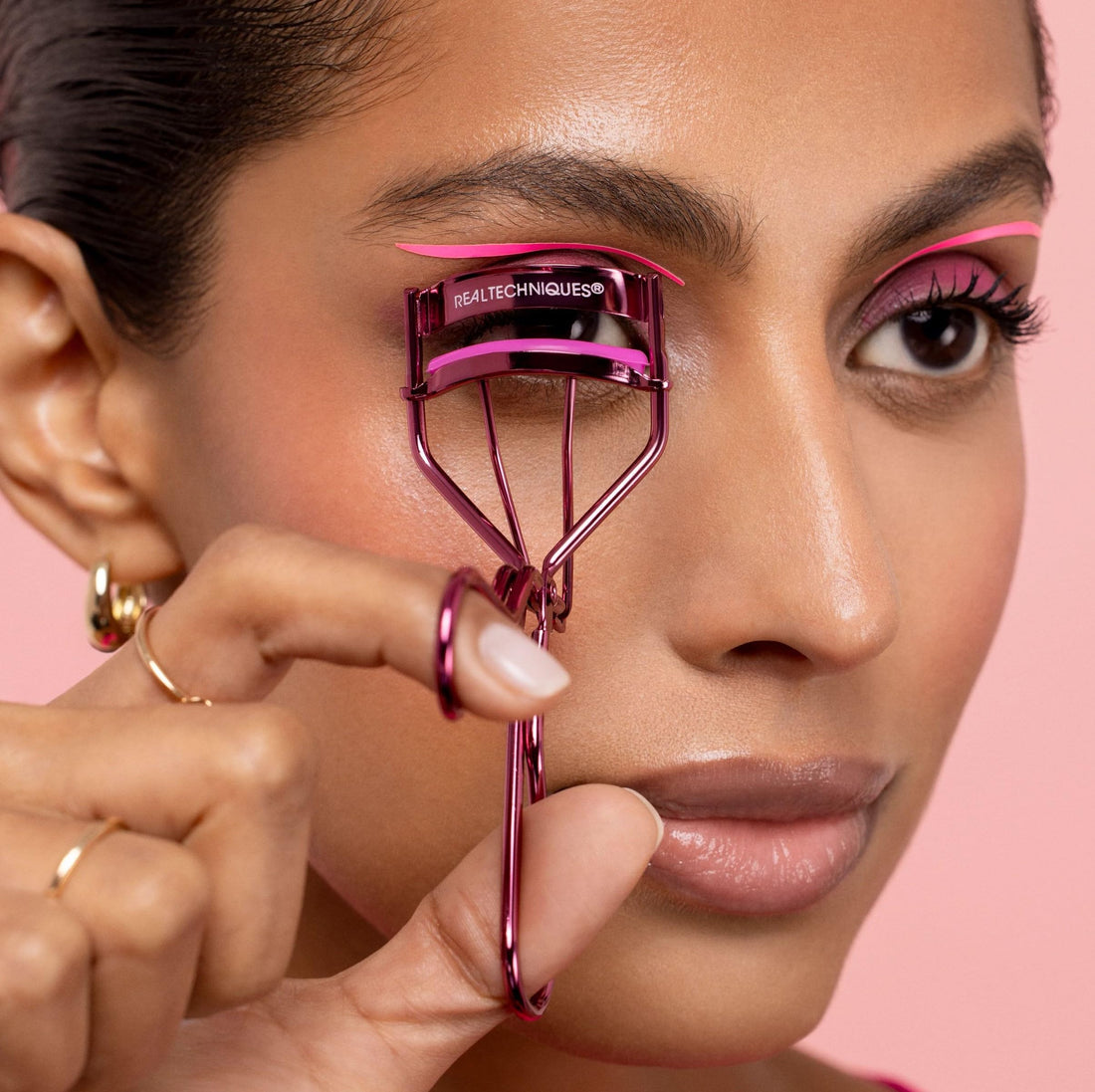 Real Techniques Miracle Eyelash Curler, Gentle Lash Tool for Lifted Lashes, Use with Mascara for Extra Volume, Travel-Size Lash Curler, Comfort Grip & Pinch-Free Design, Pink, Cruelty-Free, 1 Count