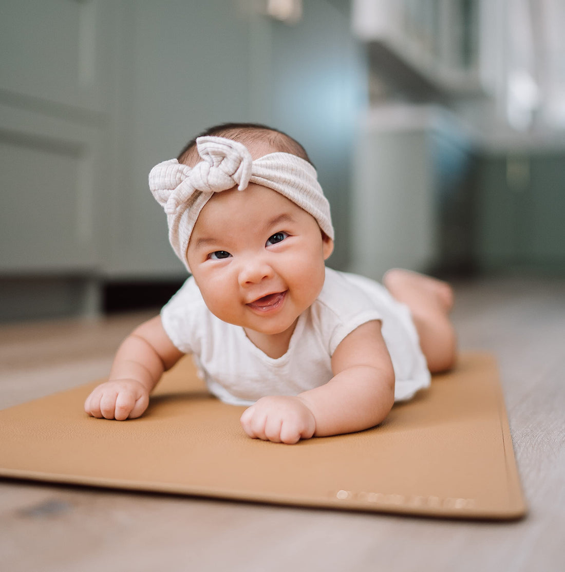 Ava + Oliver Foldable Portable Diaper Mat in Vegan Leather (16 x 30 in); Wipeable & Multipurpose - Tan