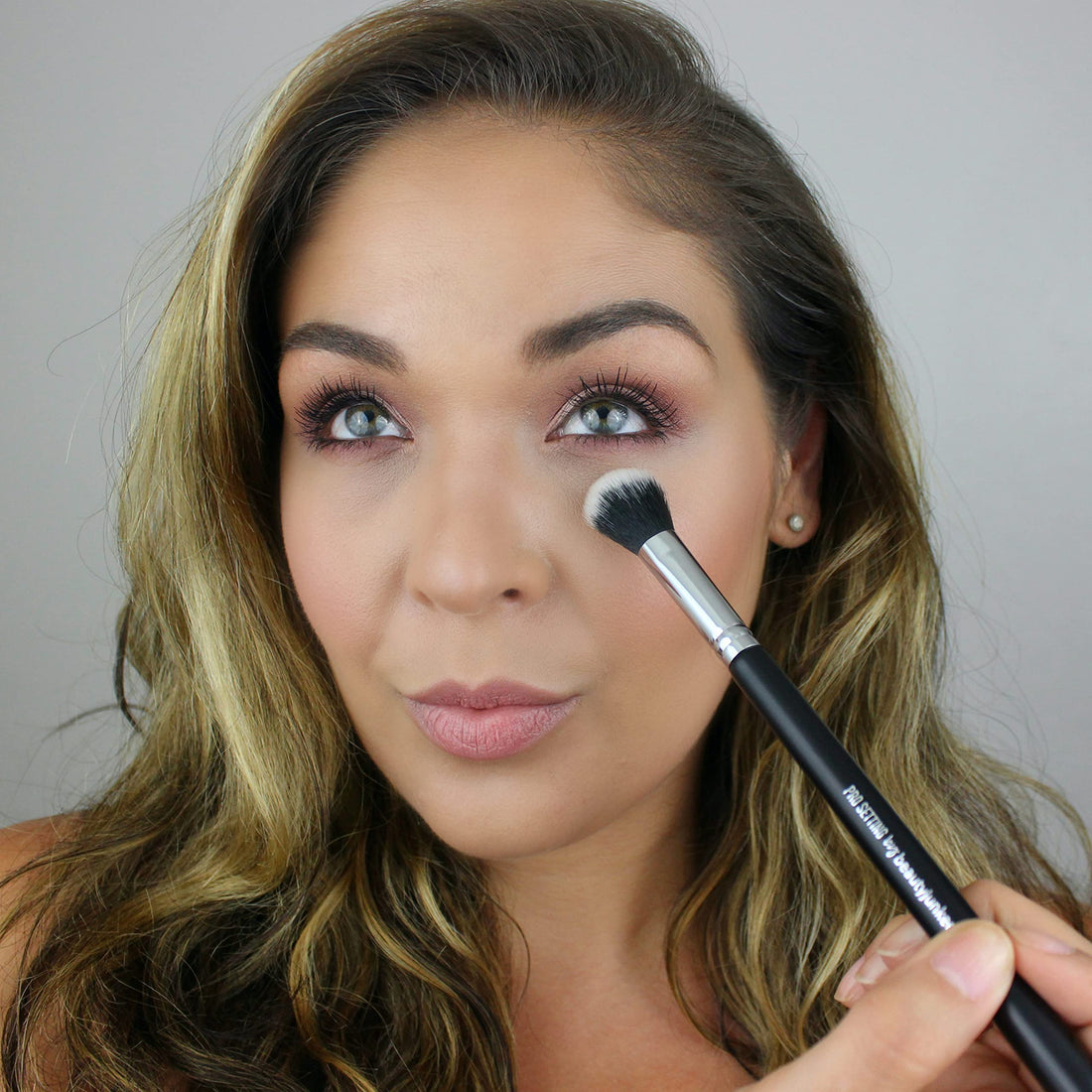 1 pc Pro Setting Powder, Black: Beauty Junkees Pro Setting Powder Makeup Brush, Small Tapered Blending for Under Eyes, Highlighter, Soft, Synthetic, Vegan, Cruelty Free