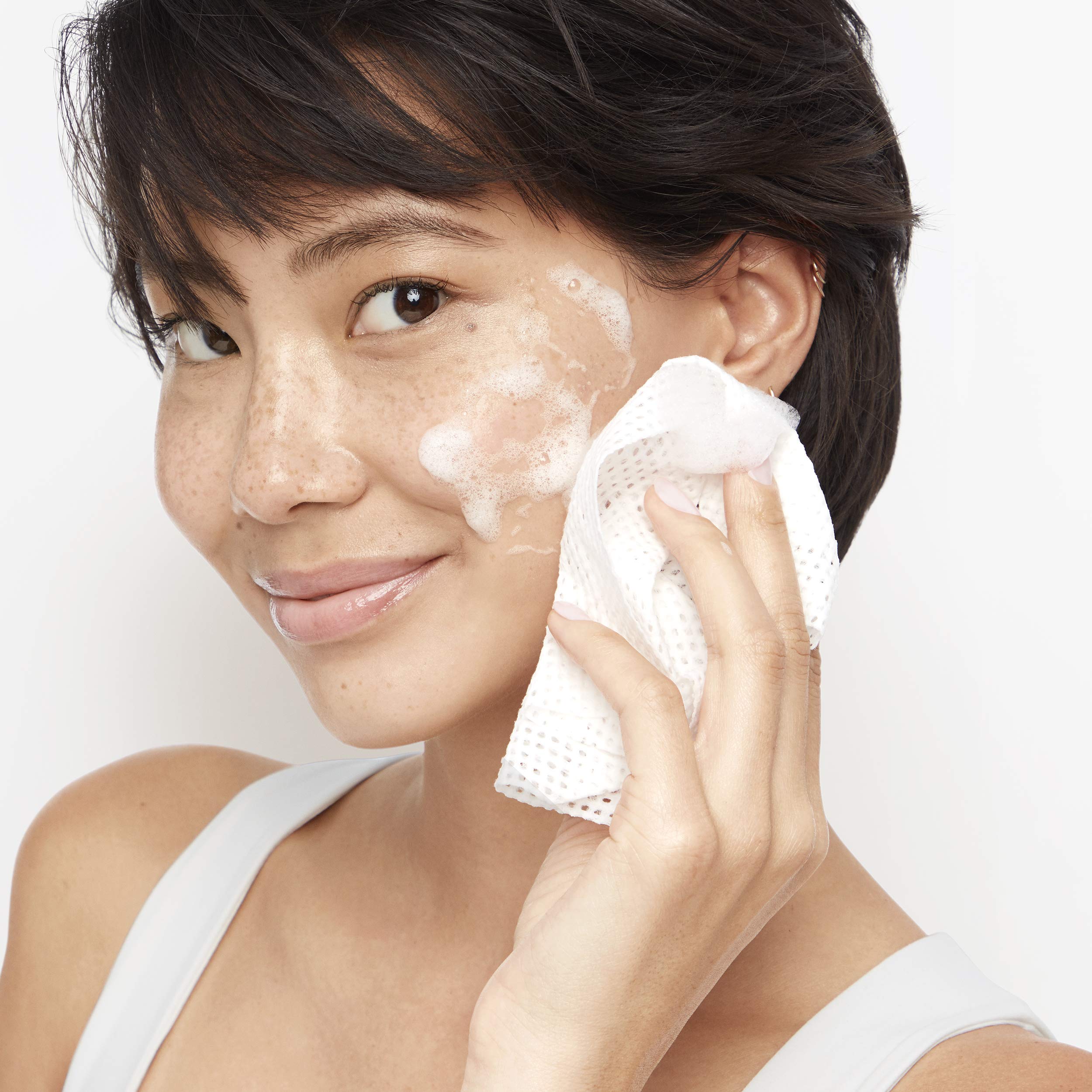 Makeup Remover Wipes by Olay Daily Facials Gentle Clean 5-in-1 Water Activated Cleansing Cloths, 33 count Packaging may Vary