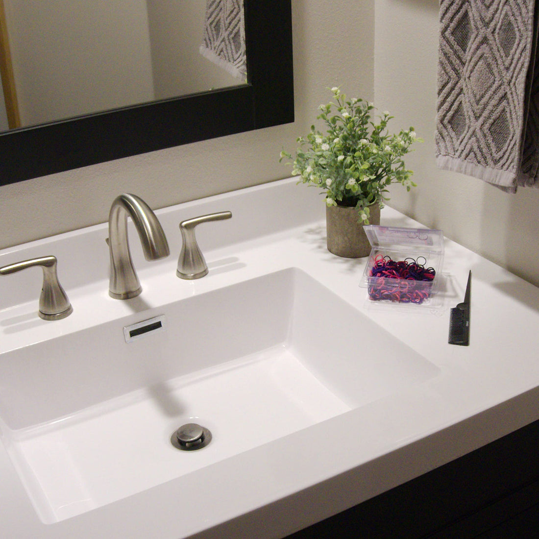 500 Count Rubber Bands in Re-closable Container for Ponytails and Braids (Purple/Fuchsia)