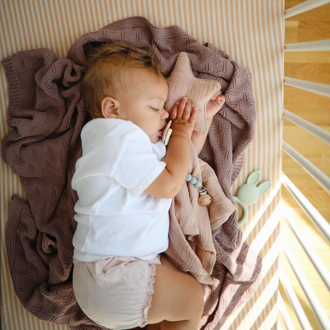 mushie Extra Soft Muslin Fitted Crib Sheet | 192 Thread Count | 28x 52 (Natural Stripe)