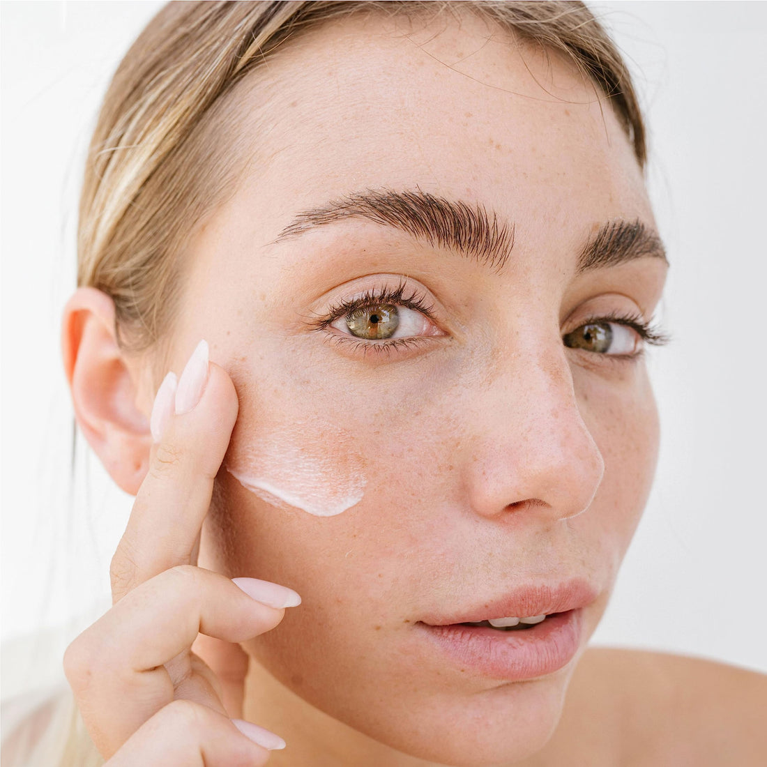 YOURS Anti-Pigmentation Serum- Vitamin C & Niacinamide- Lightens Pigmentation, Dark Spots and Acne Scars, Brightens Dull Skin, Improves Skin Tone & Skin Texture, 1 Fl Oz