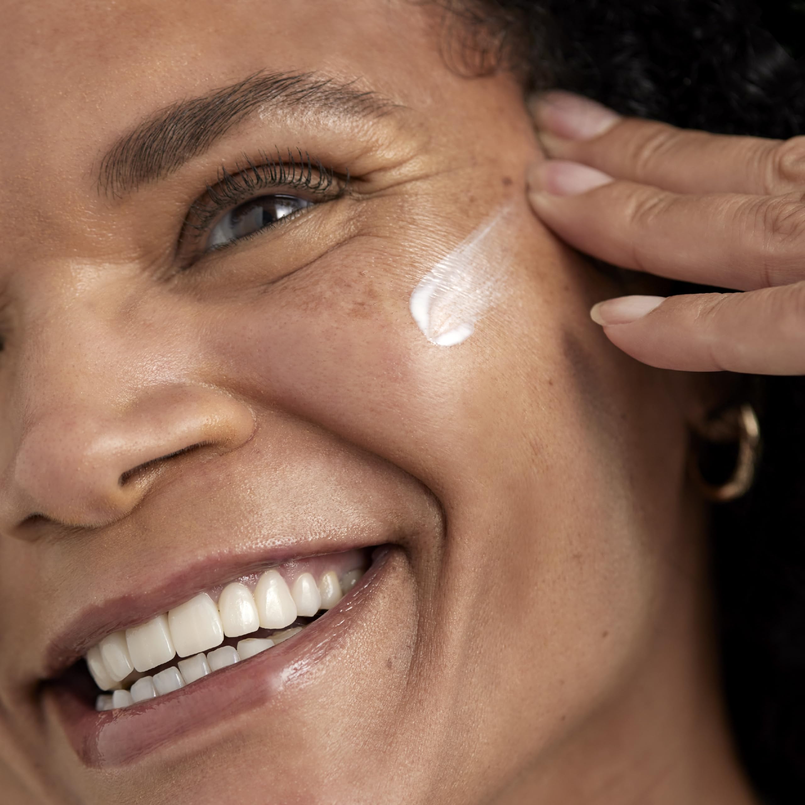 L'Oreal Paris Bright Reveal Broad Spectrum Daily SPF 50 UV Lotion, 1.7 fl oz + Moisturizer Sample