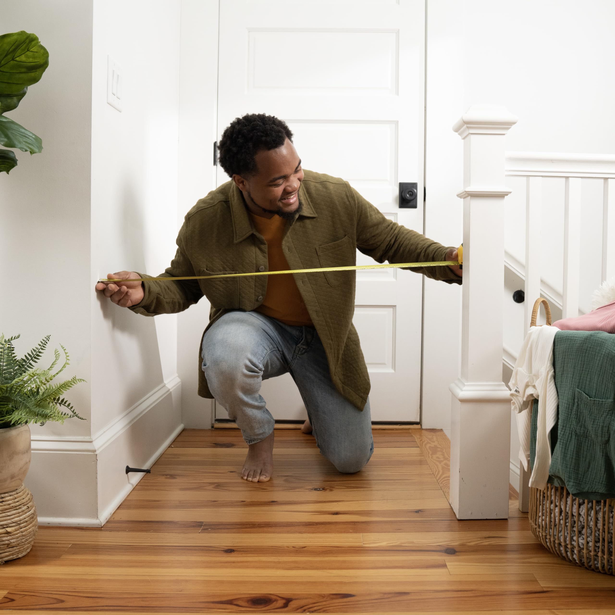 Summer Infant Everywhere Extra Wide Walk-Thru Safety Pet and Baby Gate, 28.75 - 39.75 Wide, 30 Tall, Pressure or Hardware Mounted, Install In-between Rooms, Doorways & Stairways - White Metal
