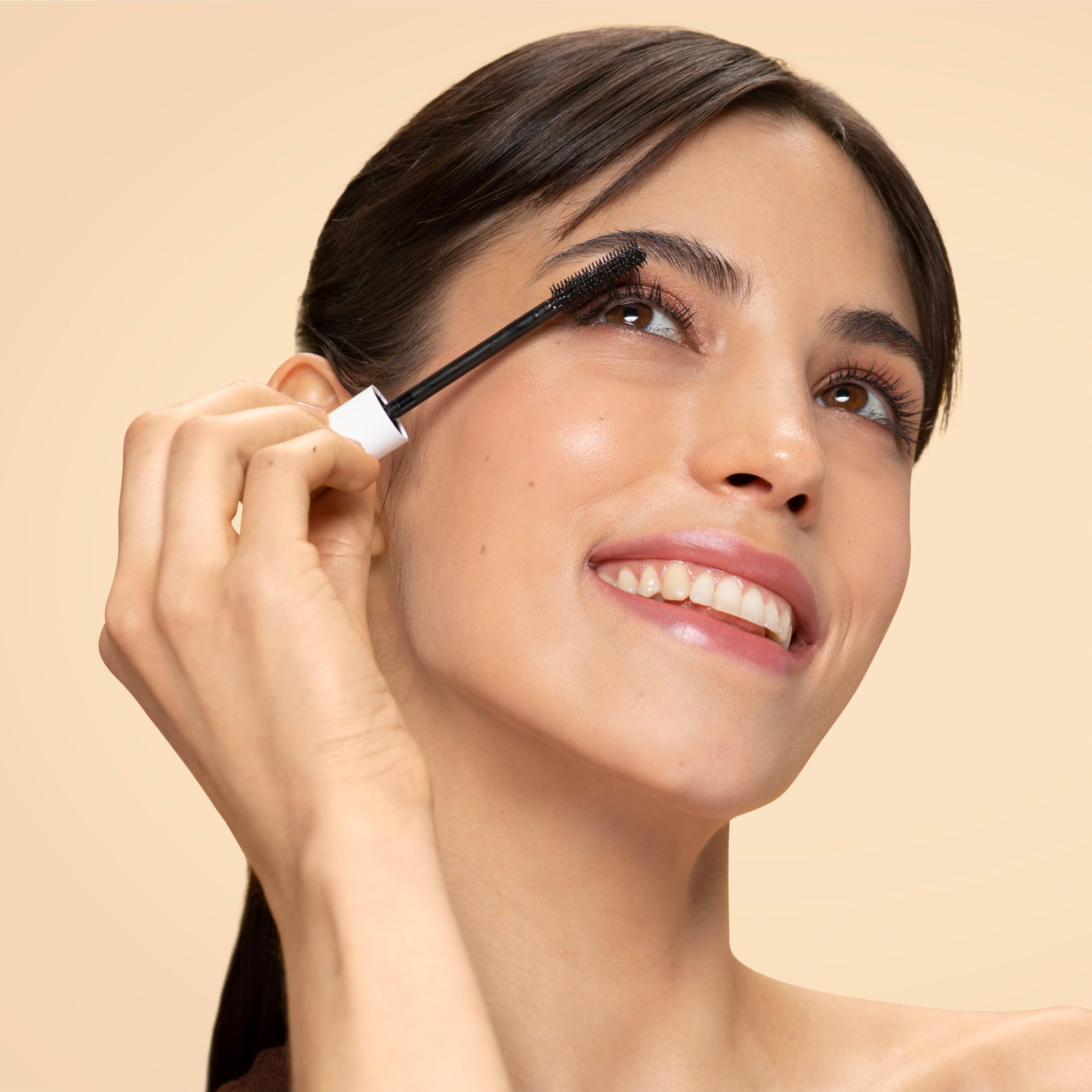 Neutrogena Healthy Definition Mascara, Eyelash Mascara Defines, Lifts, Curls, Lengthens & Volumizes Lashes, Dual-Sided Comb + Brush for Natural Application, Black Brown, 0.27 oz