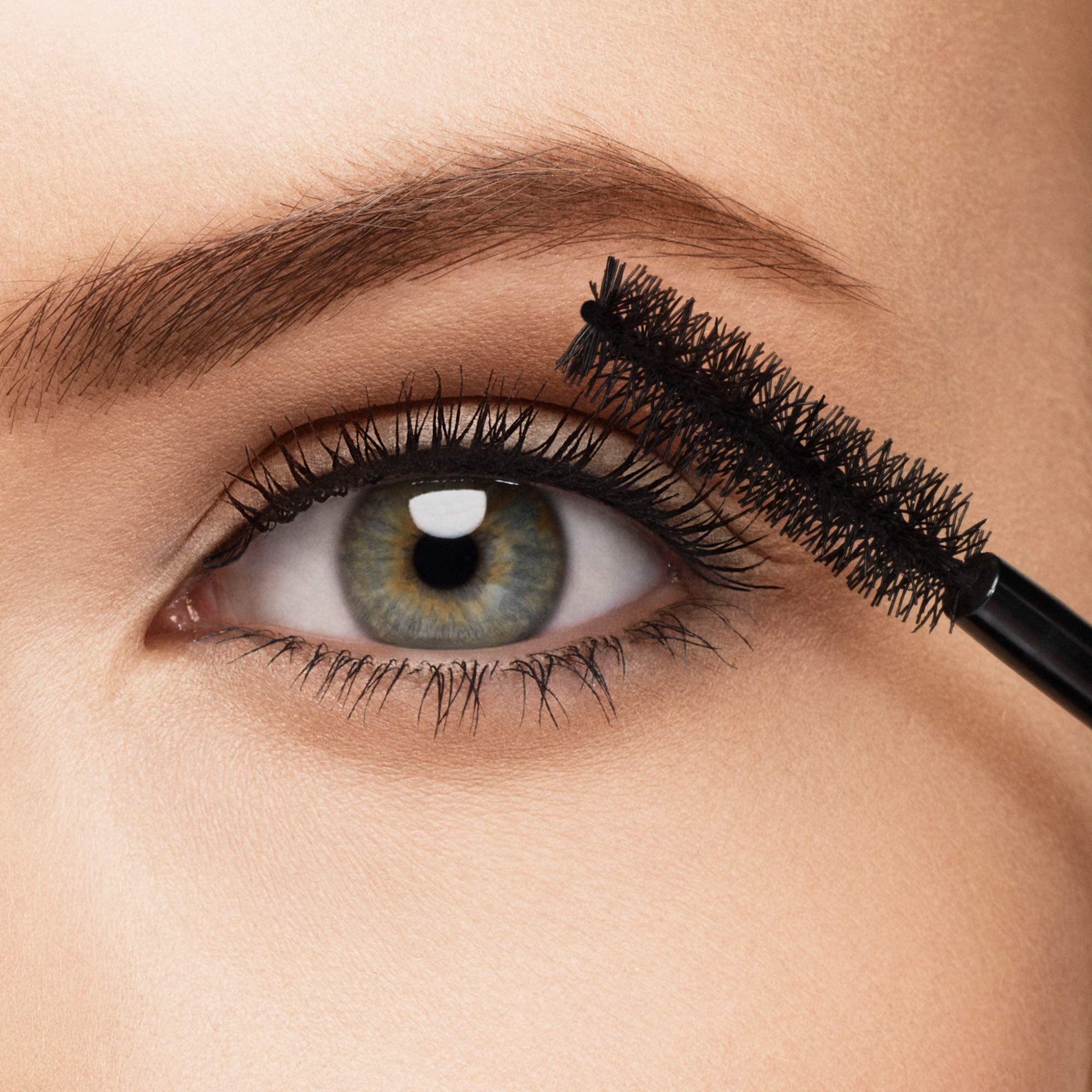 Revlon Volumazing Mascara, Oversized Brush for Thick, Fluffy, Fanned-Out Eye Lashes, Long Lasting, Black (902), 0.3 oz