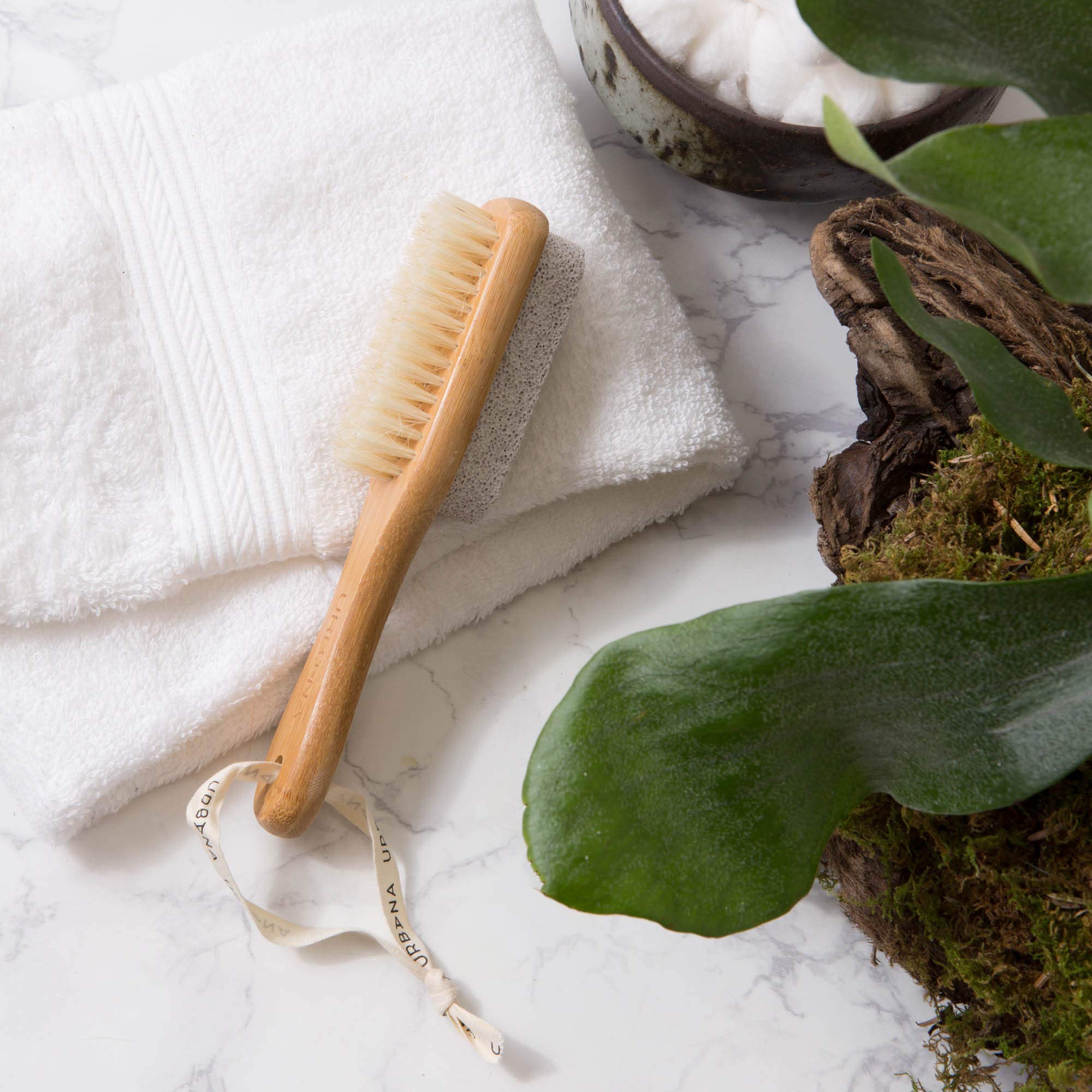 Urbana Spa Prive Pummice Stone and Nail Brush
