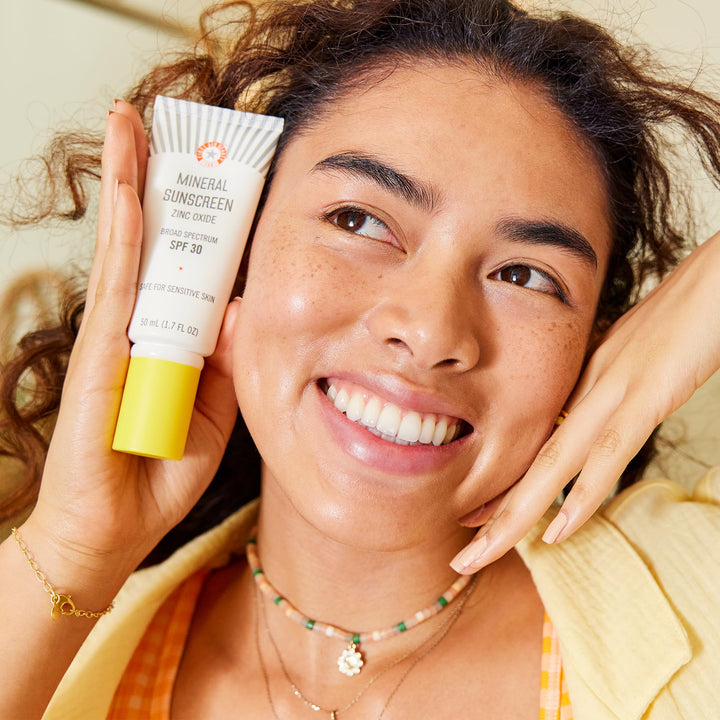 First Aid Beauty - Mineral Sunscreen with Zinc Oxide Broad Spectrum SPF 30, Everyday Sun Protection, No White Cast, Non-comedogenic, Safe for Sensitive Skin, 1.7 oz