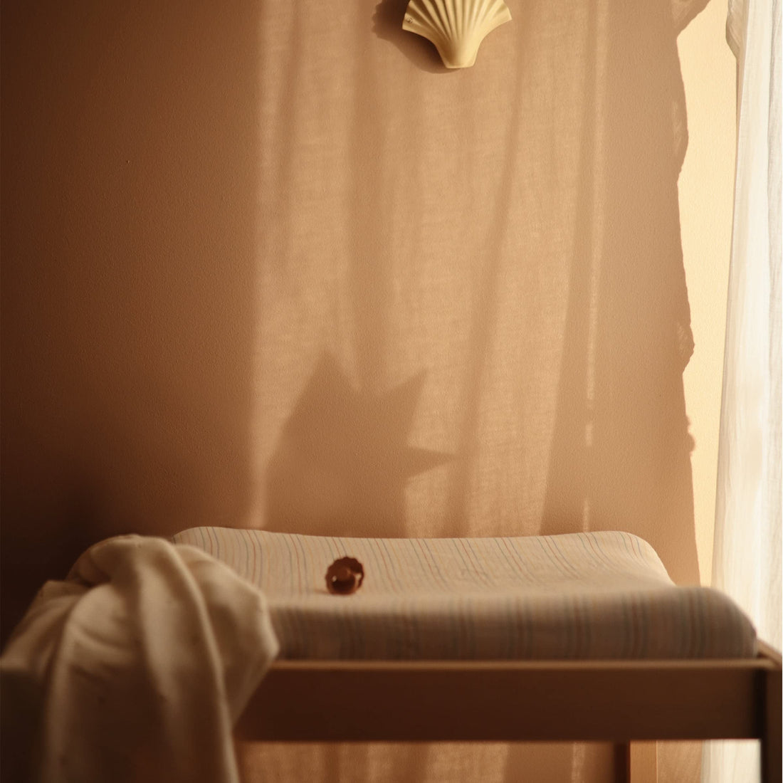 mushie Extra Soft Muslin Fitted Changing Pad Cover (Tradewinds)