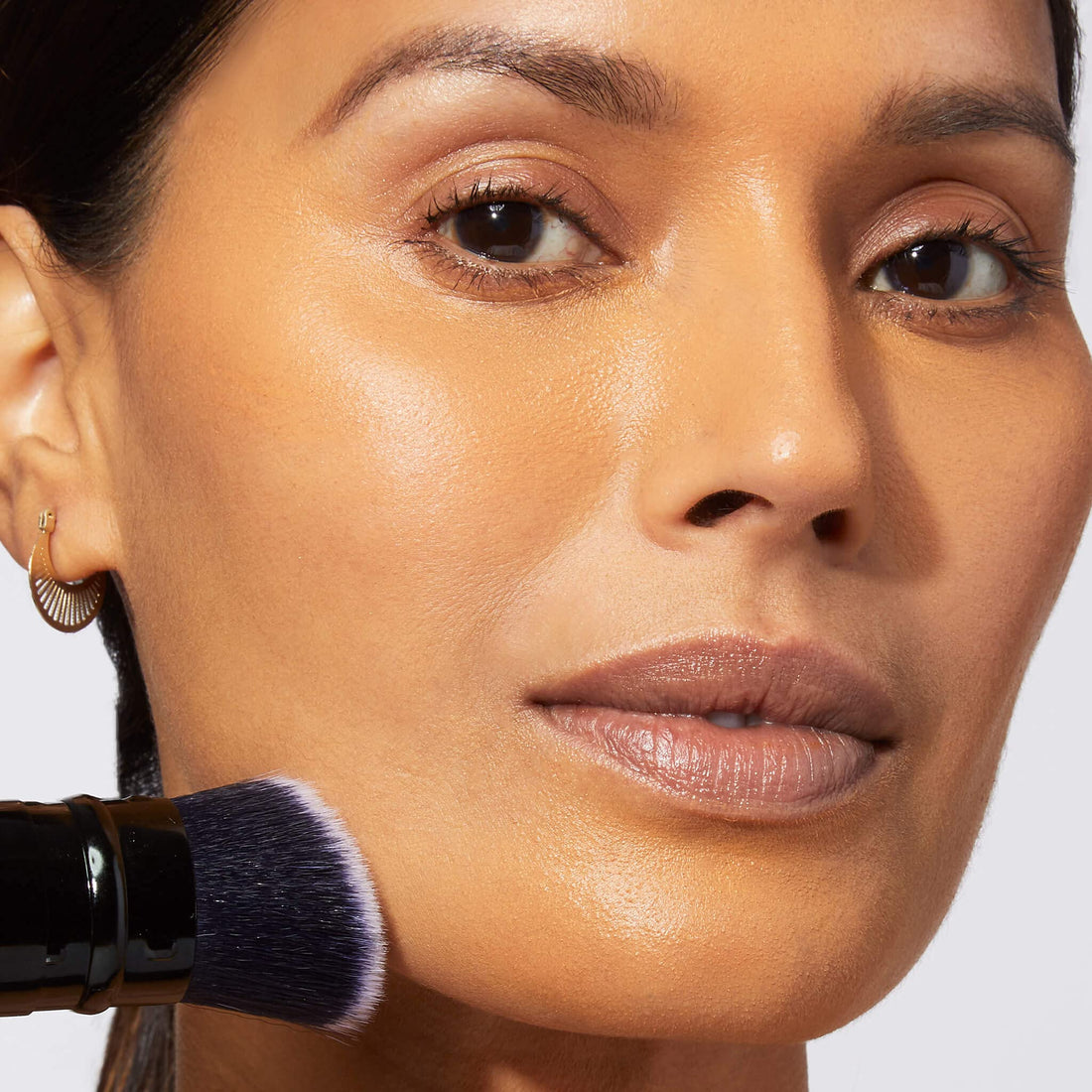 LAURA GELLER NEW YORK Retractable Kabuki Brush, Black Aluminum Handle