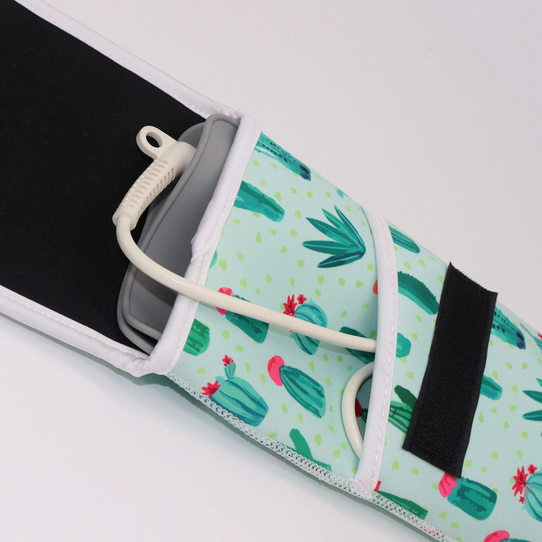 Heat Resistant Neoprene Silicone Travel Hair Curler Mat Holder and Curling Flat Iron Storage Pouch Set, Cactus