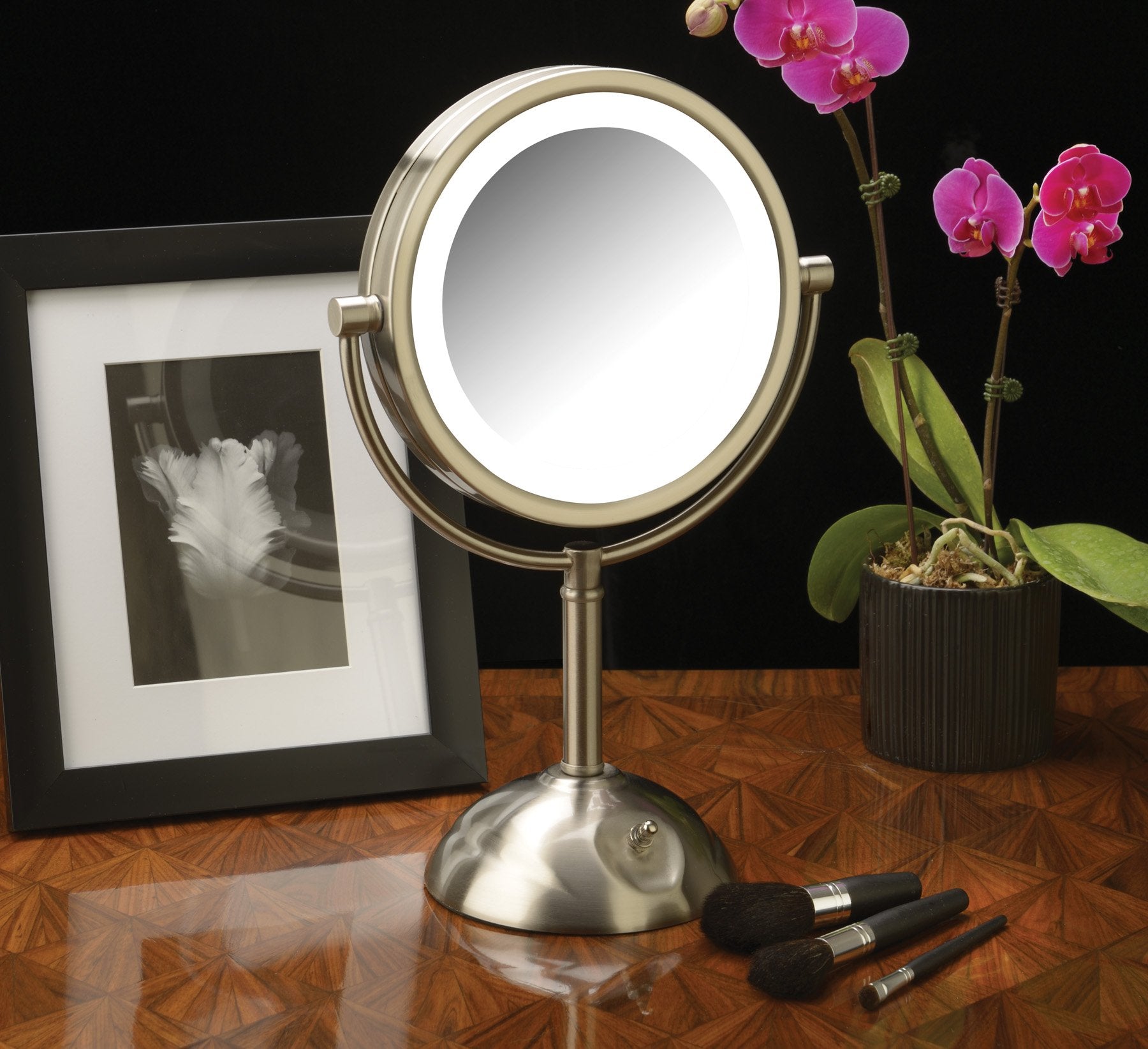 Jerdon Lighted Tabletop Makeup Mirror - Halo Lighted Makeup Mirror with 1X and 8X Magnification in Nickel Finish - 8.5-Inch Diameter Vanity Mirror - Model HL8808NL