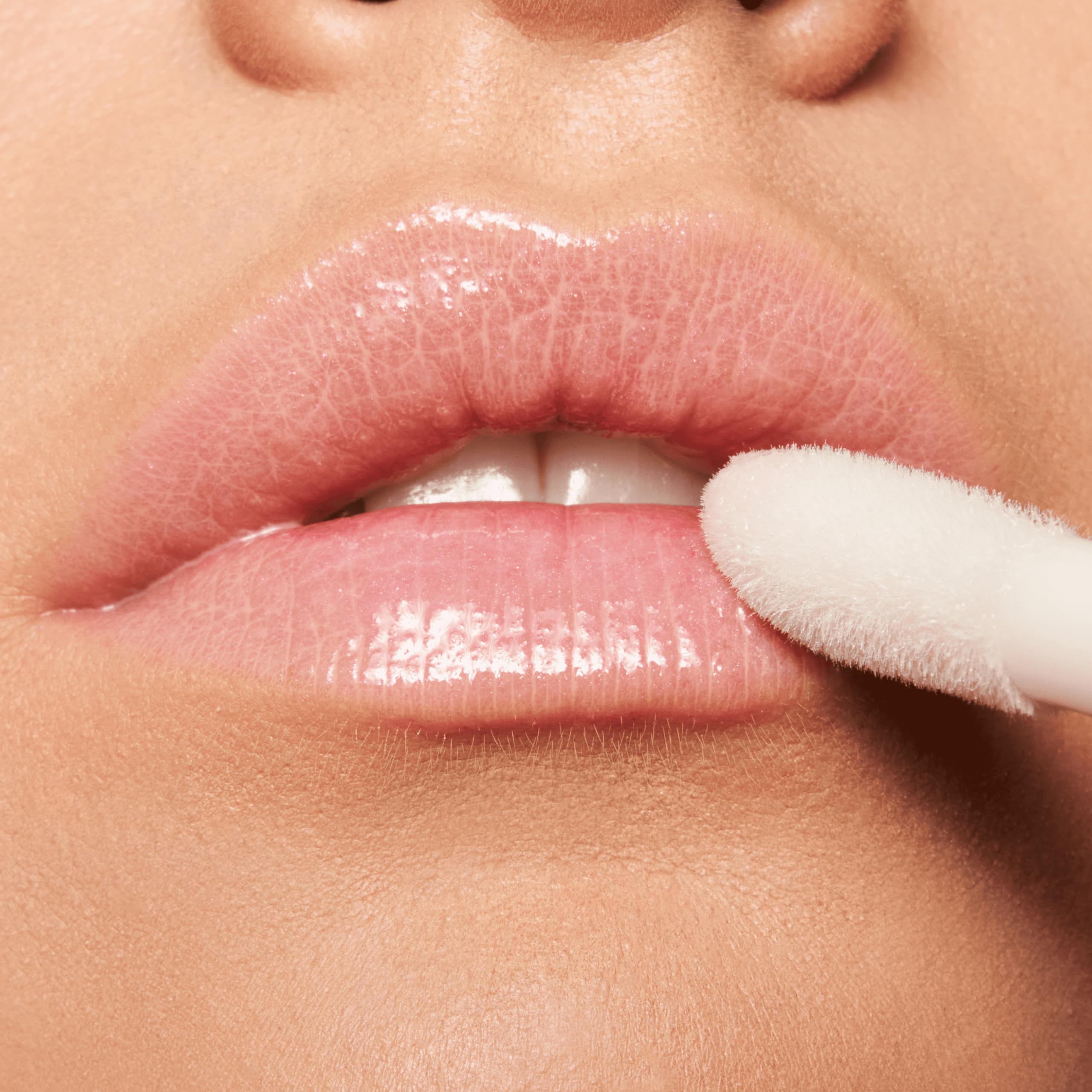 essence | The Super Balm Glossy Lip Treatment | 10 Hour Hydrating Lip Balm for Glossy Finish with Shea Butter & Vitamin E | Vegan & Cruelty Free