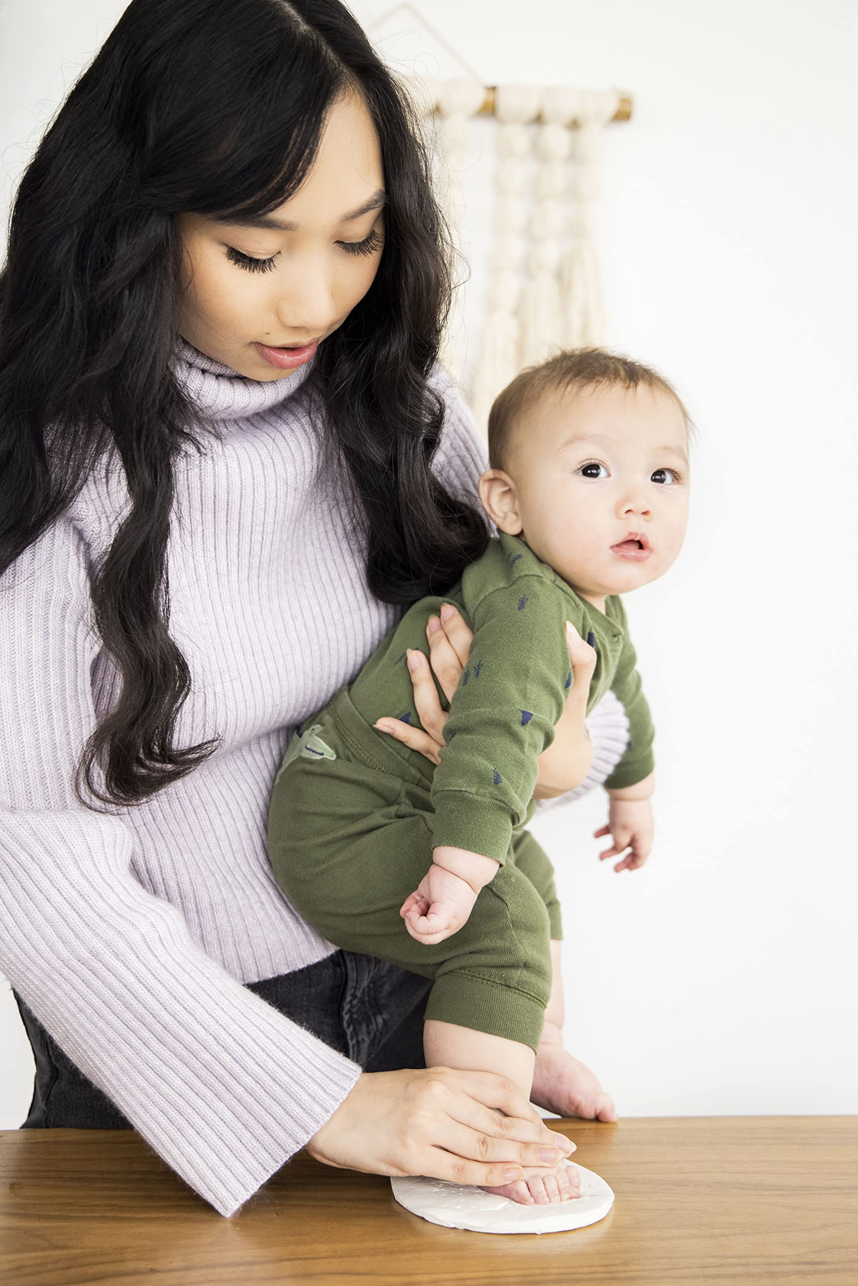 Pearhead Babyprints Deluxe Wall Frame, Reversible Pink & Blue Newborn Handprint and Footprint Photo Frame Kit, Clay Baby Prints Impression Kit, Gender-Neutral Baby Keepsake, Baby Nursery Décor, White