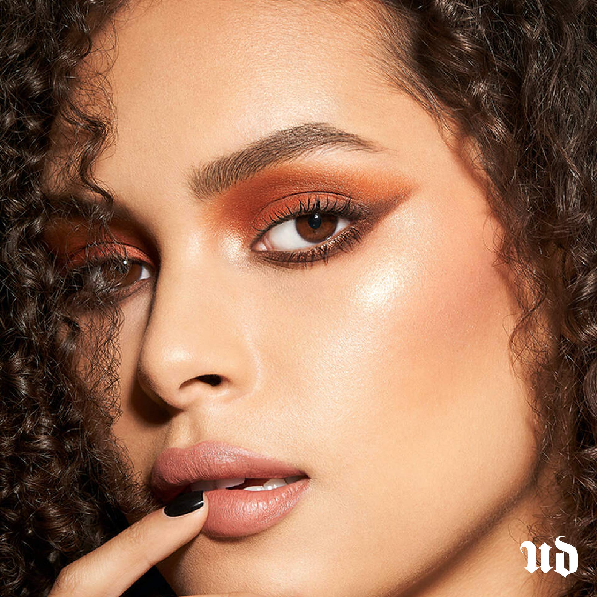 Urban Decay Naked Heat Eyeshadow Palette, Warm Brown Neutral Makeup Palette, Matte, Metallic, Shimmer Finish, 12 Amber-hued Red & Orange Eye Shadows