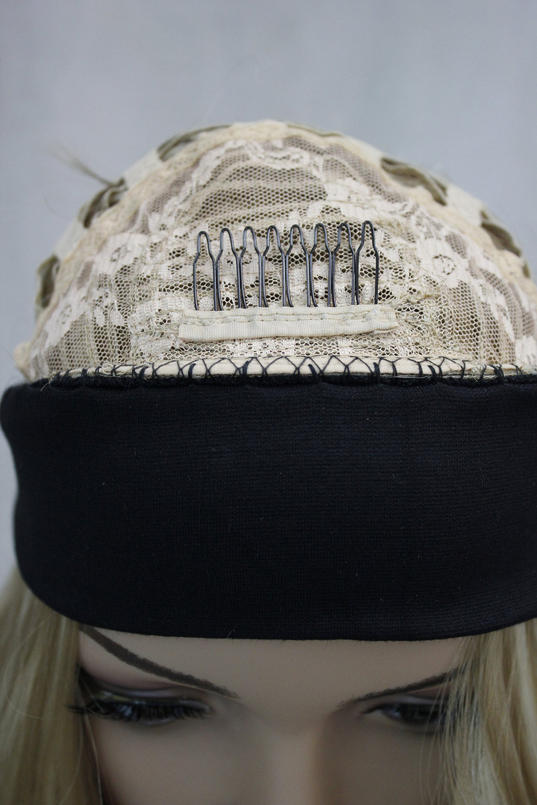 L16/613 : Lydell Long Straight Wave Headband Synthetic Wigs Blonde Highlighted Wigs (L16/613)