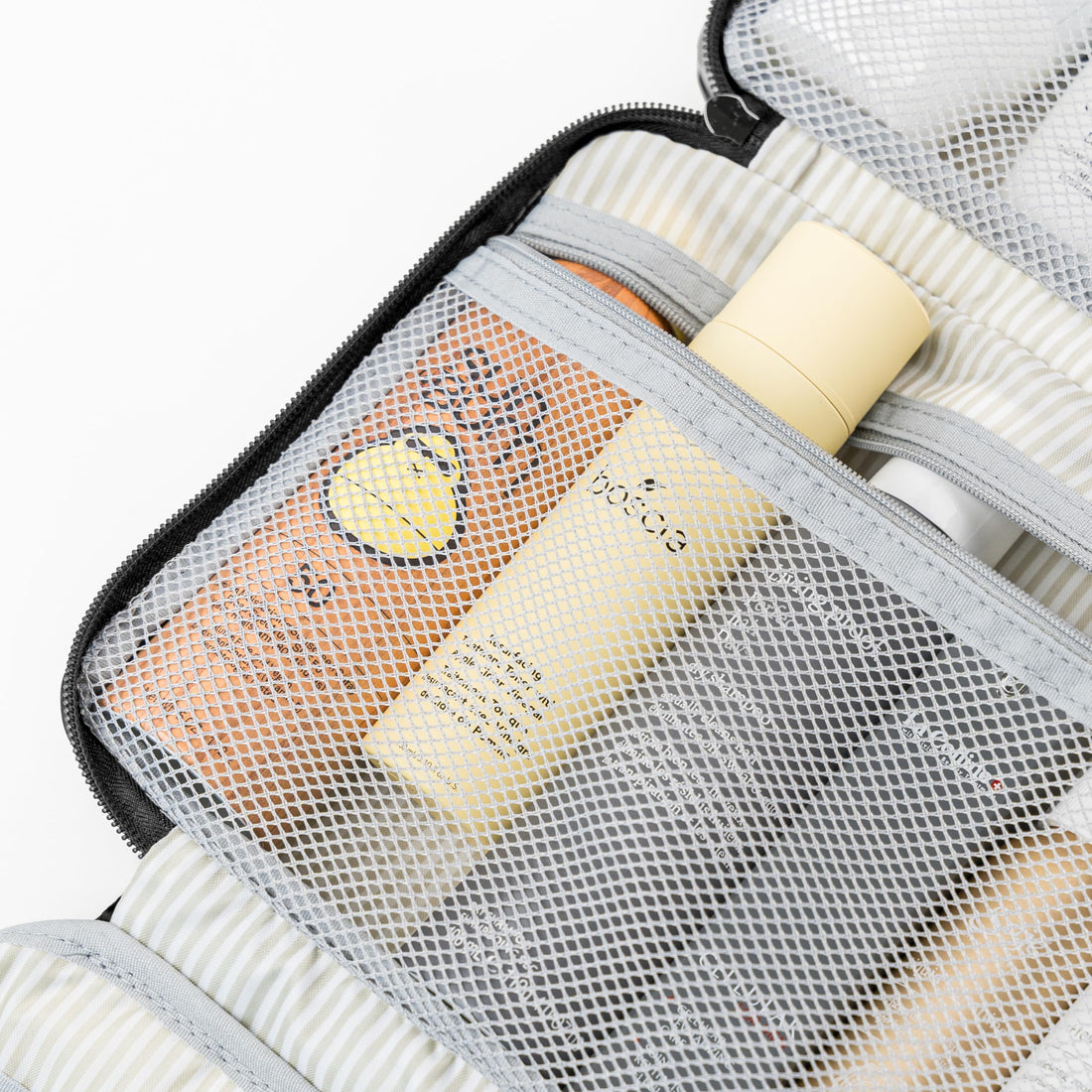 PAVILIA Hanging Toiletry Bag Travel Bag Women Men, Foldable Cosmetic Organizer, Roll up Makeup Bag, Water Resistant Accessories Toiletries, Large Travel Essentials Kit (Black Chevron)