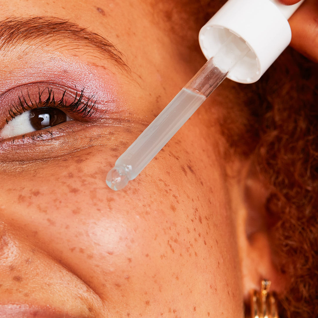 Isle of Paradise Hyglo Face Hyaluronic Self Tan Serum - Hydrating and Brigtening Gradual Tan Facial Serum, Vegan and Cruelty Free, 1.01 Fl Oz