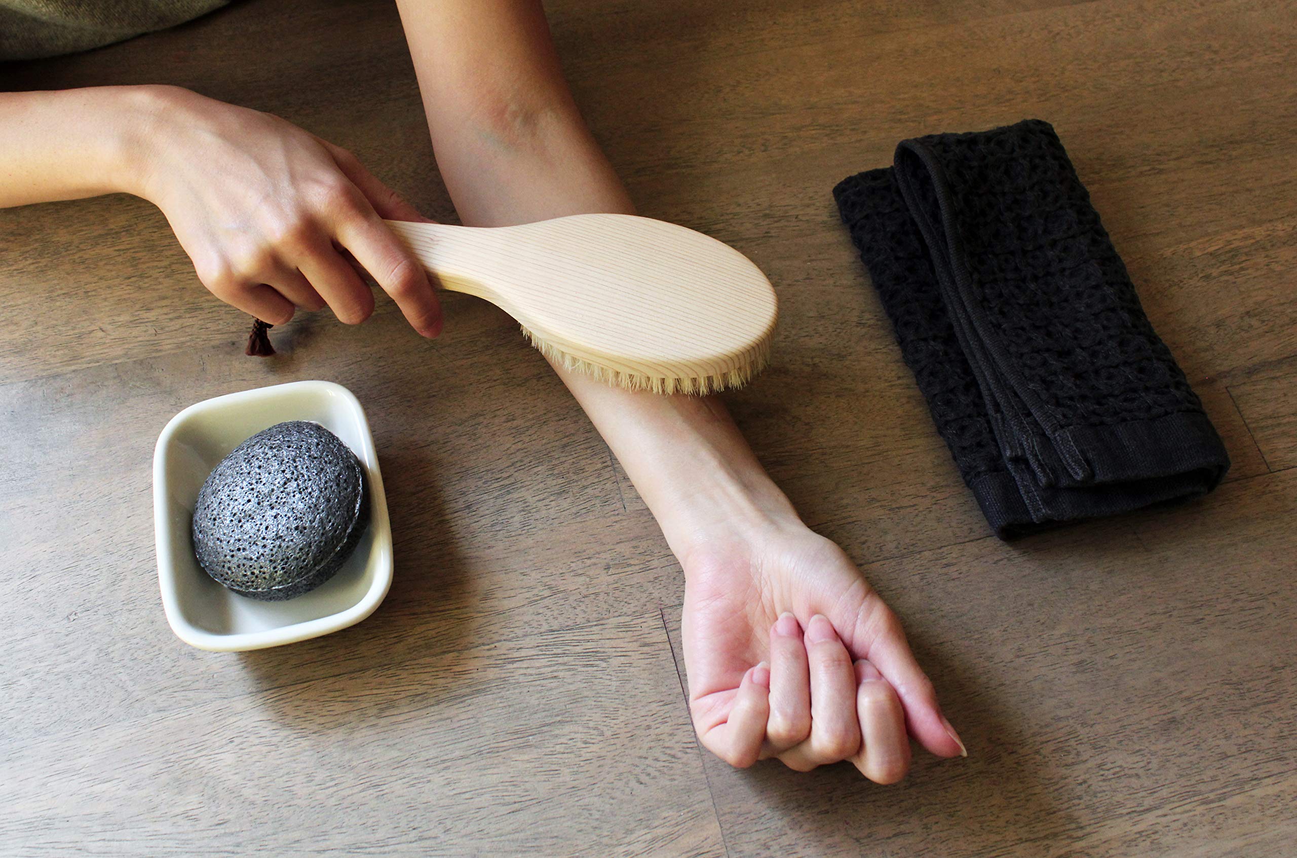 Japanese Body Brush for Bath or Dry Brushing, Exfoliation, Cellulite Treatment, Short Handle, Medium Soft
