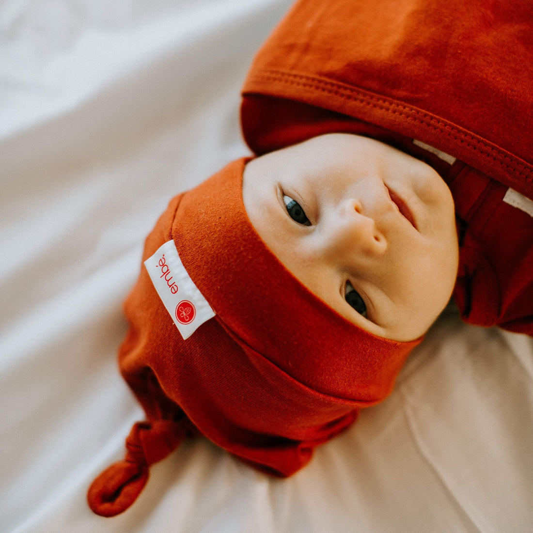 embé 2-Way Starter Swaddle Blanket Wrap and Beanie for Babies 0-3 Months - Rust, 6-14 lbs | Legs in & Out Design | Secure Zipper Stops Unraveling | Stage 1 Sleep